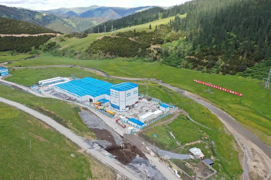 “站”立高原！米兰MiLan体育搅拌站助力川藏线建设！